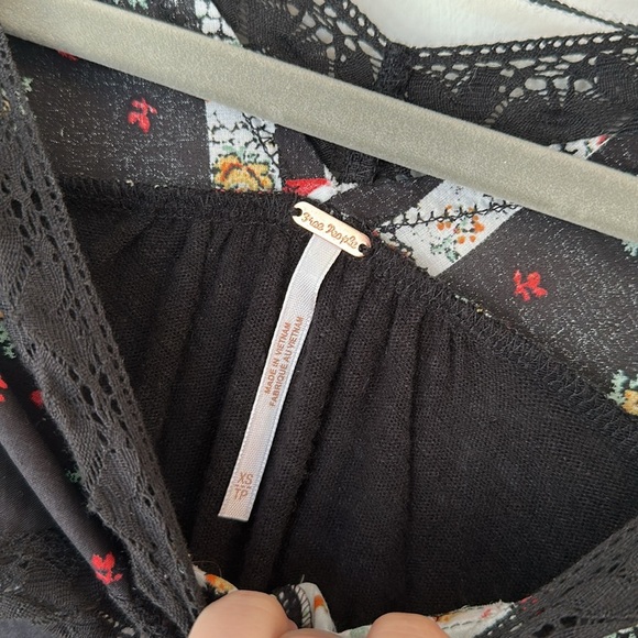 Free People Prairie Days BLACK Boho Tee NWT SIZE XS - Picture 5 of 7